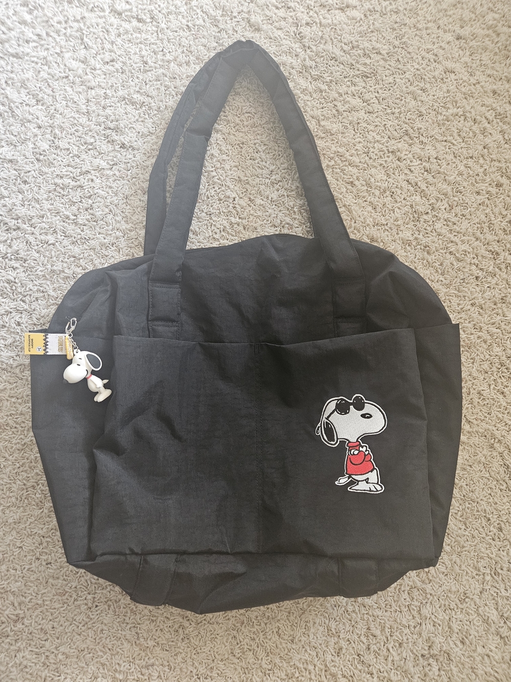 BAGGU UO Exclusive Joe Cool Small Cloud Carry On Bag Peanuts Snoopy Keychain